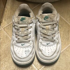 Nike Kids Force 1 White and Green Sneakers